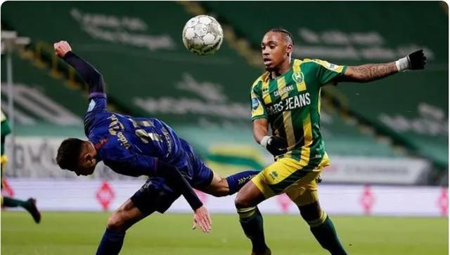 熊猫直播官网-强手对决看点十足双方拼尽全力交锋至最后