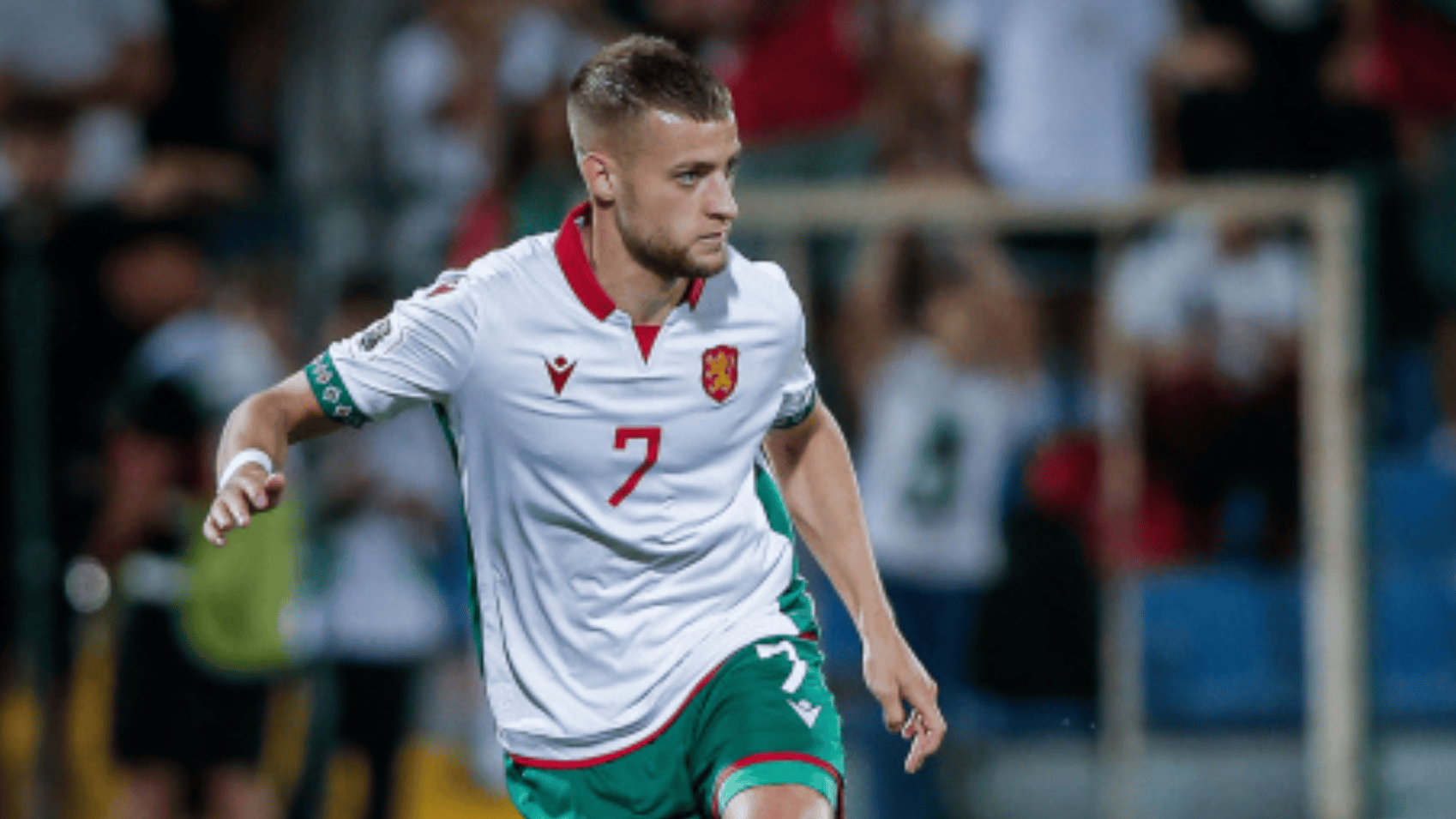 激情四射的欧预赛比赛点燃战场，球迷热情高涨