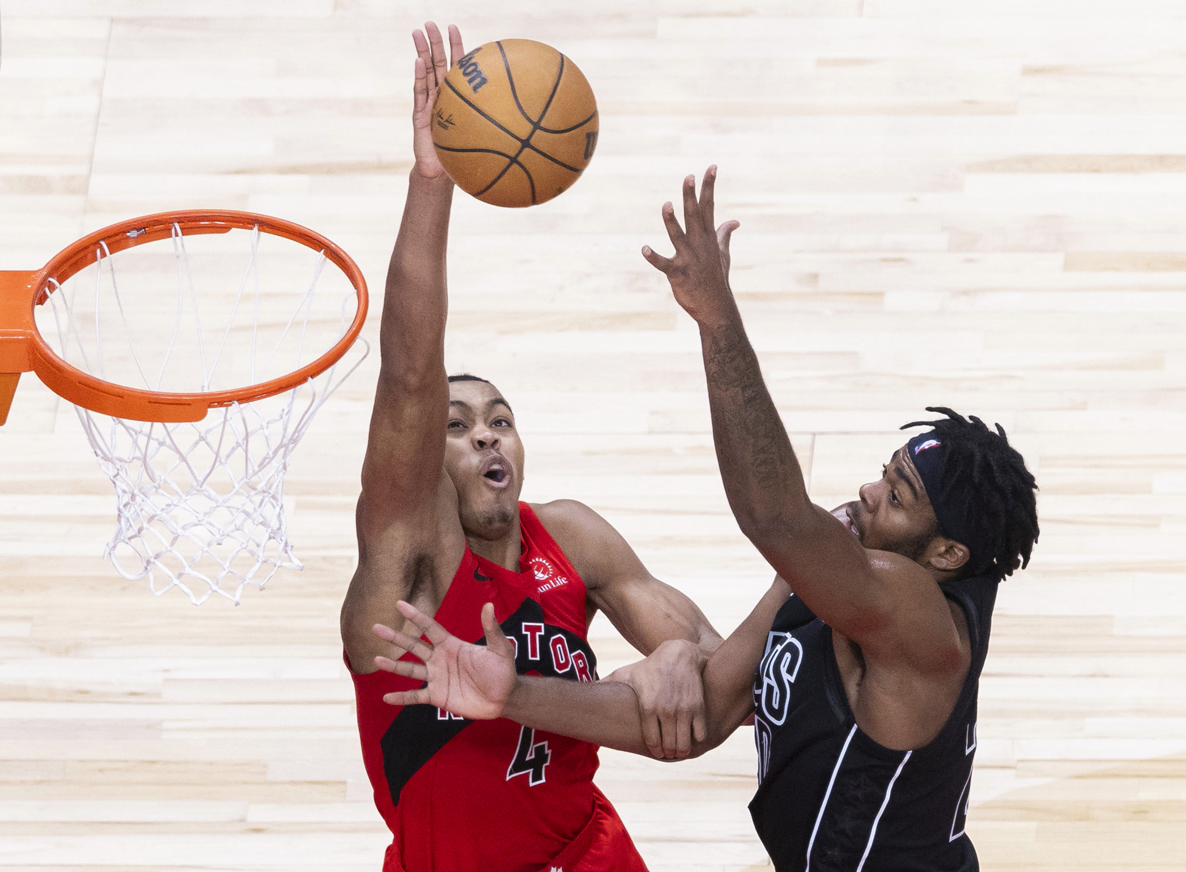 猛龙客场逆转勇士,稳守东部第一 猛龙客场逆转勇士,稳守东部第一