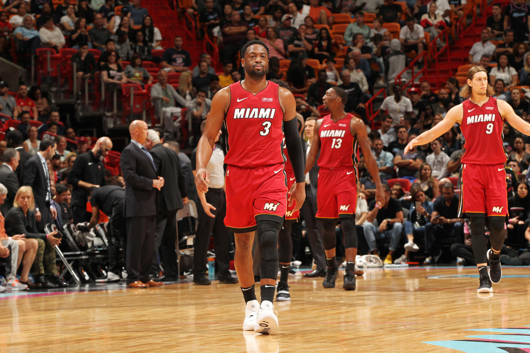 关于爵士主场告捷，团队合作再度取胜的信息