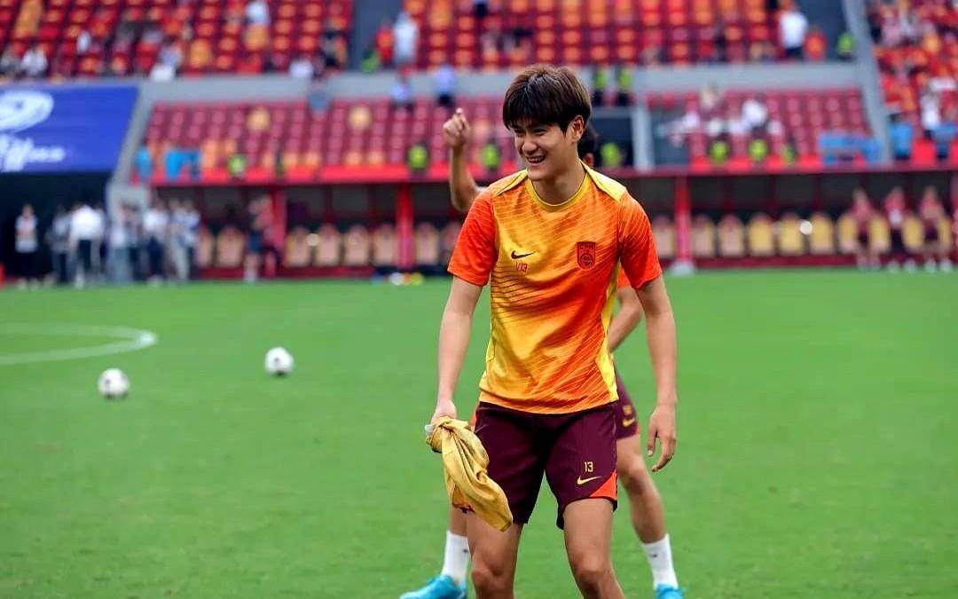 新晋球员崭露头角，引起注意