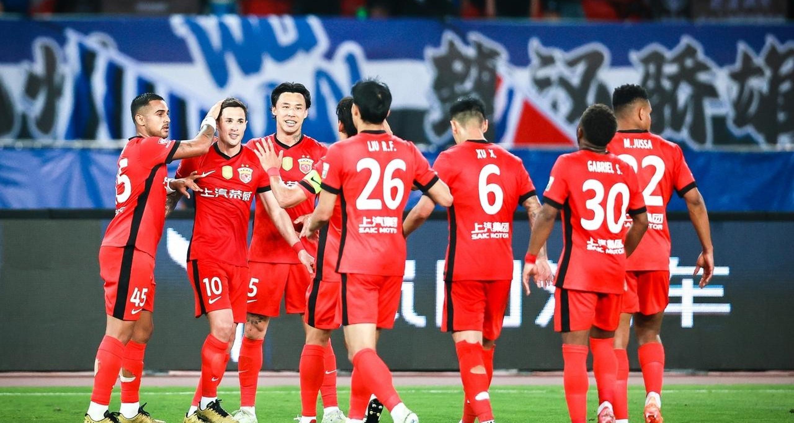 熊猫直播APP-争夺激烈，中国队员全力冲击领跑的简单介绍