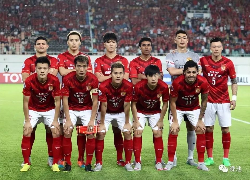 包含恒大主场胜利，强势占据联赛榜首位置的词条